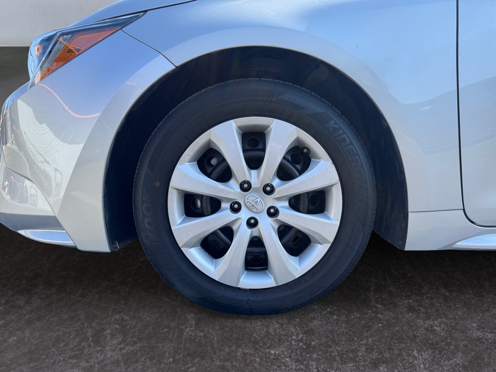 Used 2025 Toyota Corolla LE FWD image 14