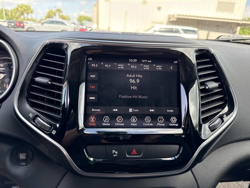 Used 2019 Jeep Cherokee Limited FWD image 23