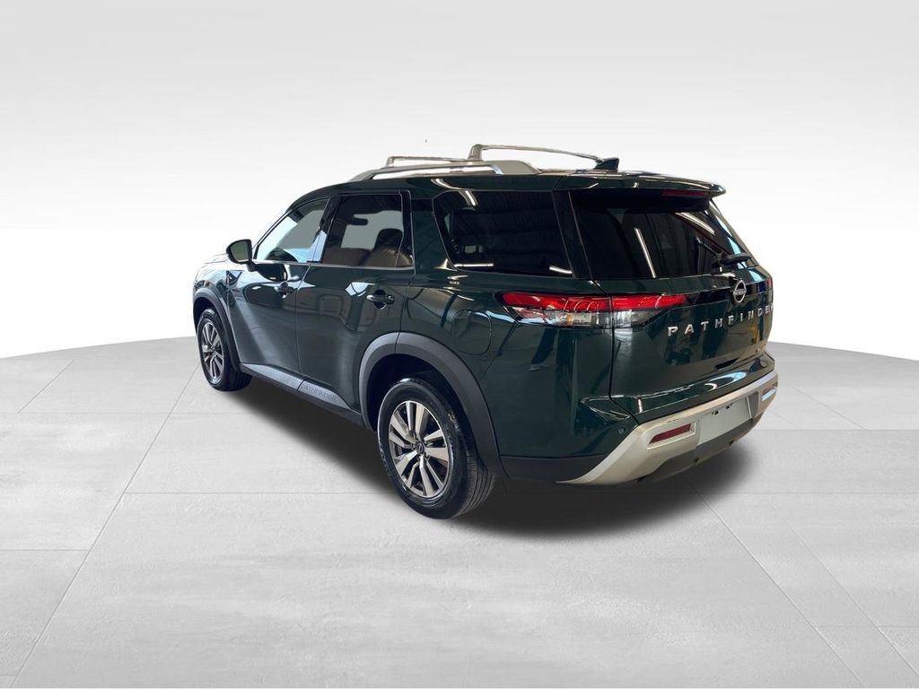 Used 2023 Nissan Pathfinder SL AWD/4WD image 3