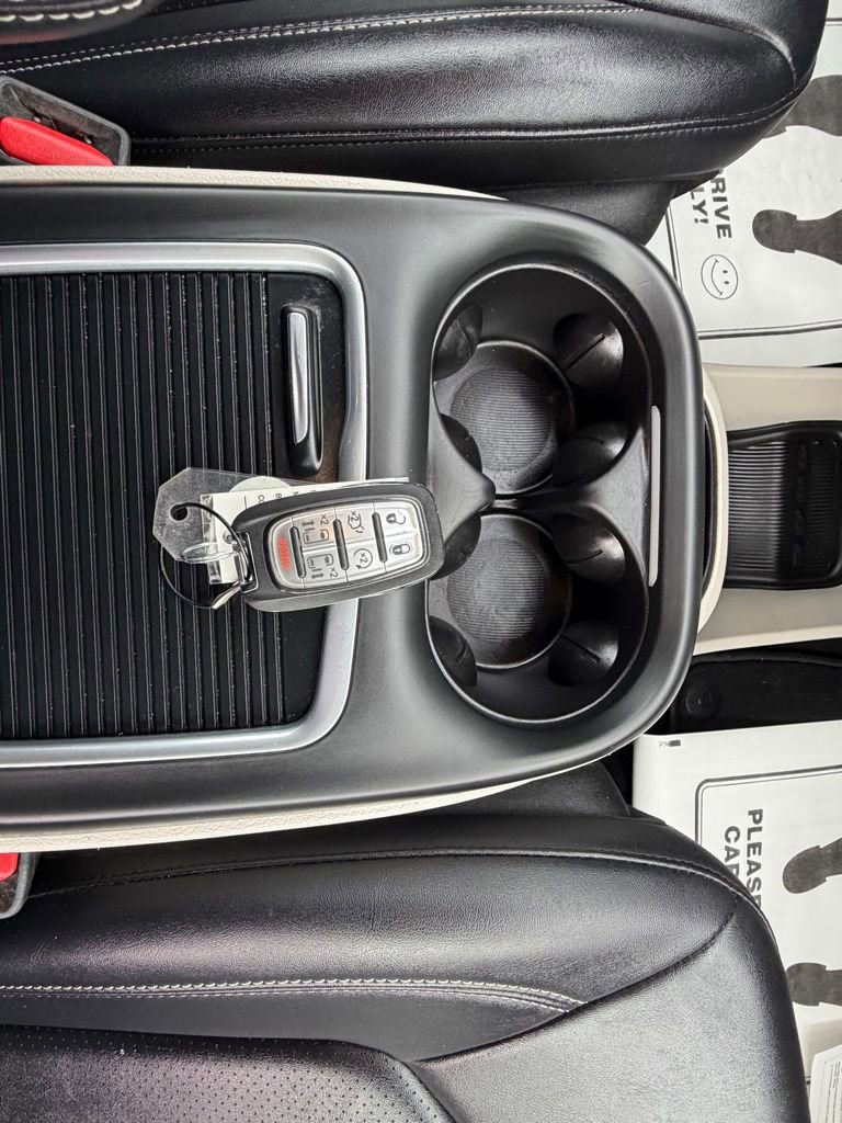 Used 2024 Chrysler Pacifica Touring-L image 19