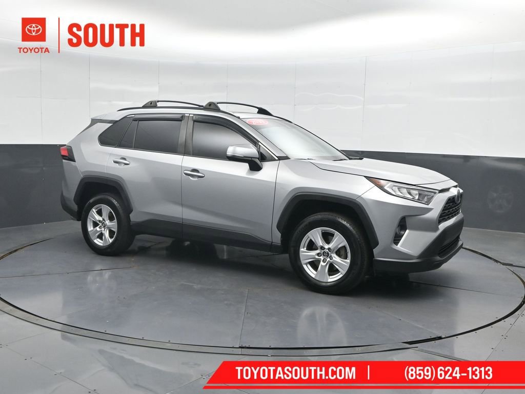 Used 2019 Toyota RAV4 XLE w/ Carpet Mat Package AWD/4WD image 4