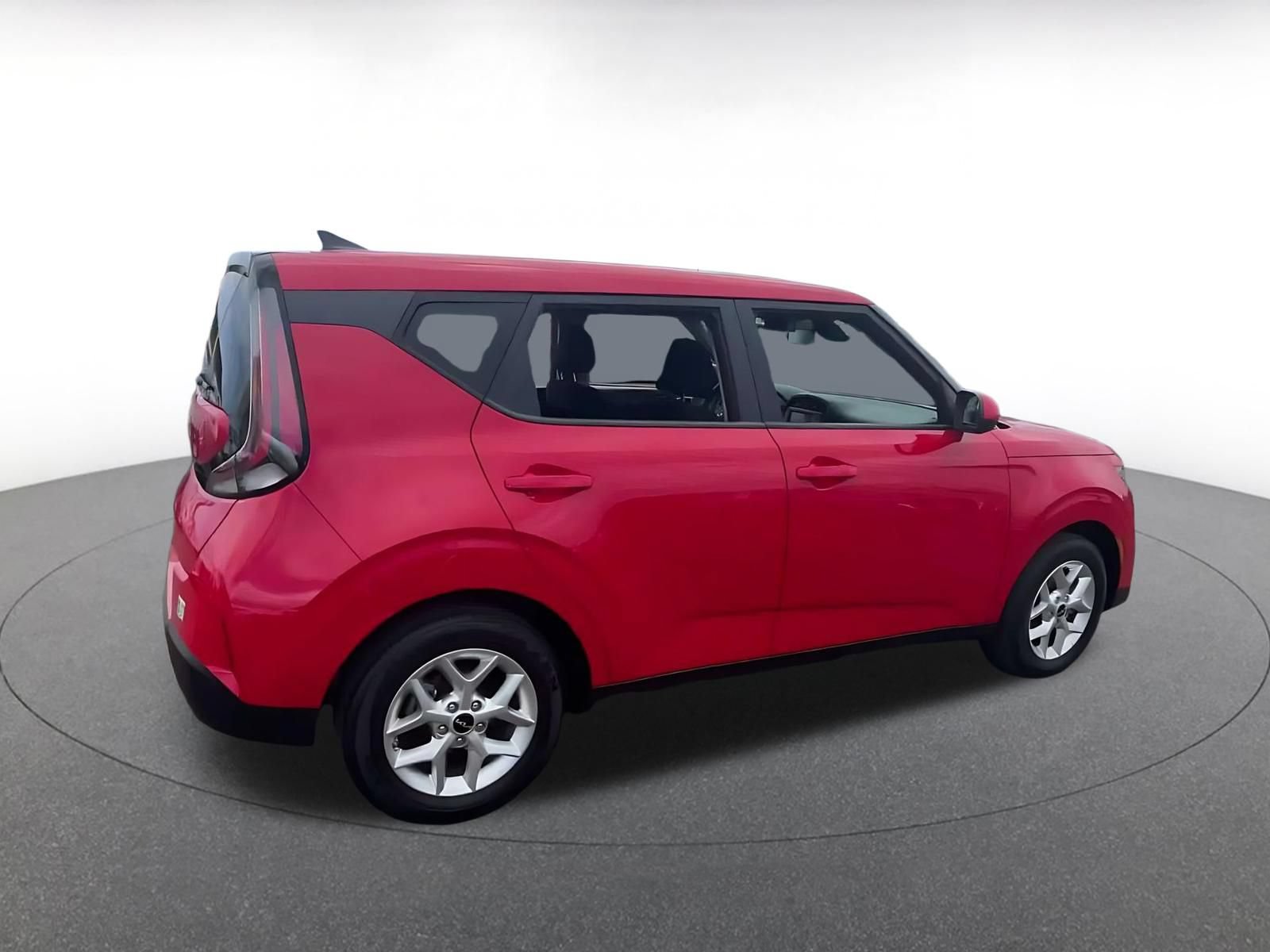 Used 2025 Kia Soul LX w/ LX Technology Package FWD image 14