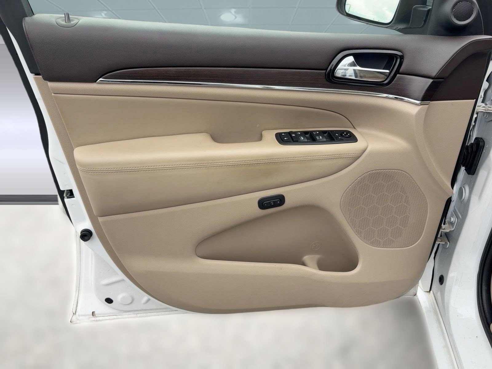 Used 2021 Jeep Grand Cherokee Overland w/ Trailer Tow Group IV image 22