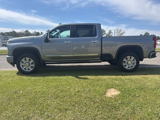 Used 2025 Chevrolet Silverado 3500 High Country w/ High Country Premium Package AWD/4WD image 6