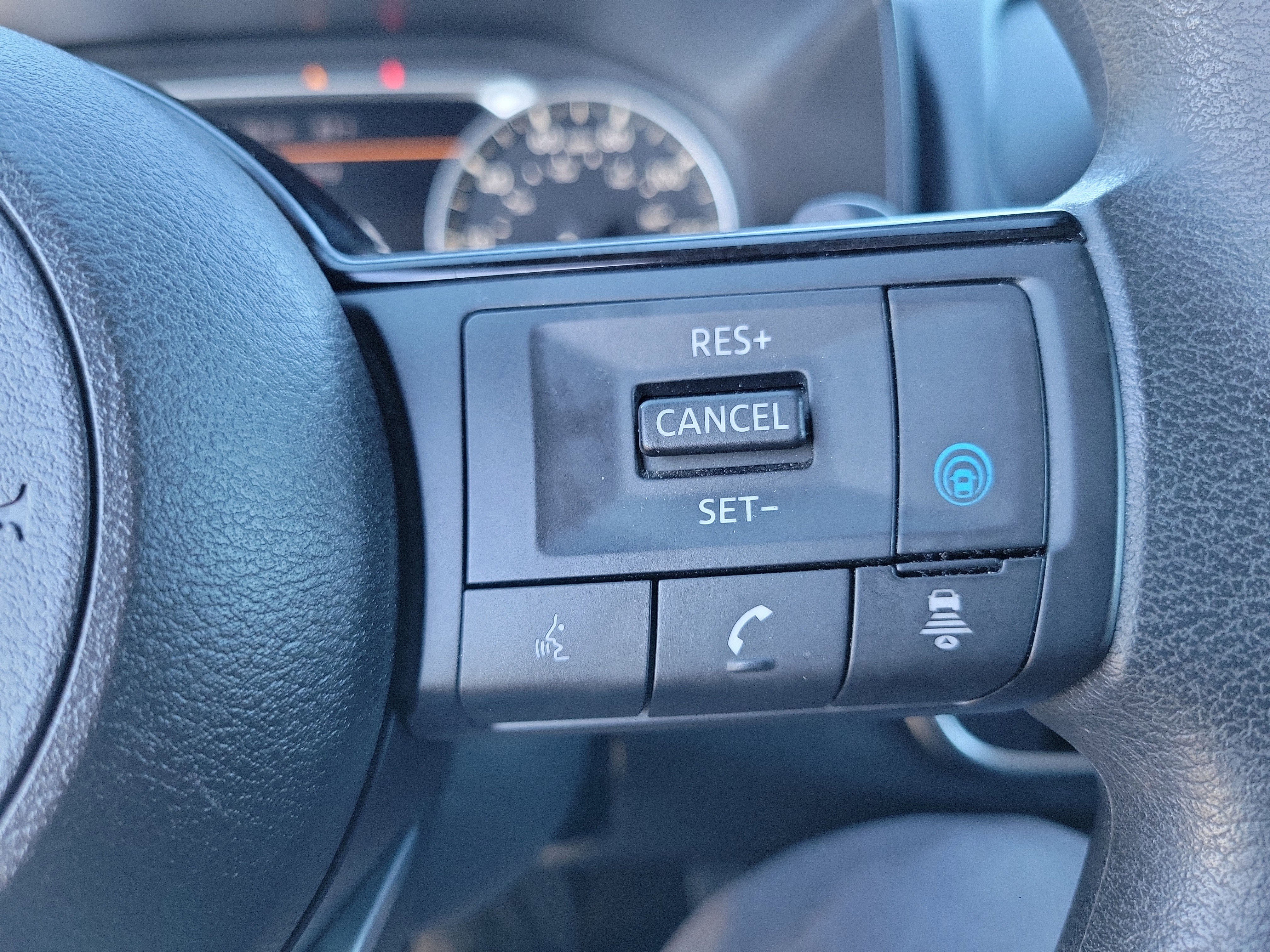 Used 2023 Nissan Rogue SV image 8