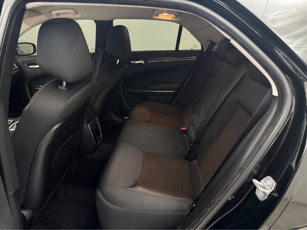 Used 2018 Chrysler 300 Touring w/ Driver Convenience Group RWD image 12