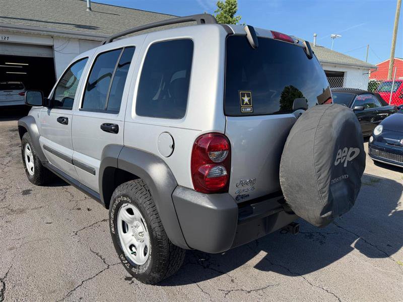 Used 2007 Jeep Liberty Sport AWD/4WD image 4