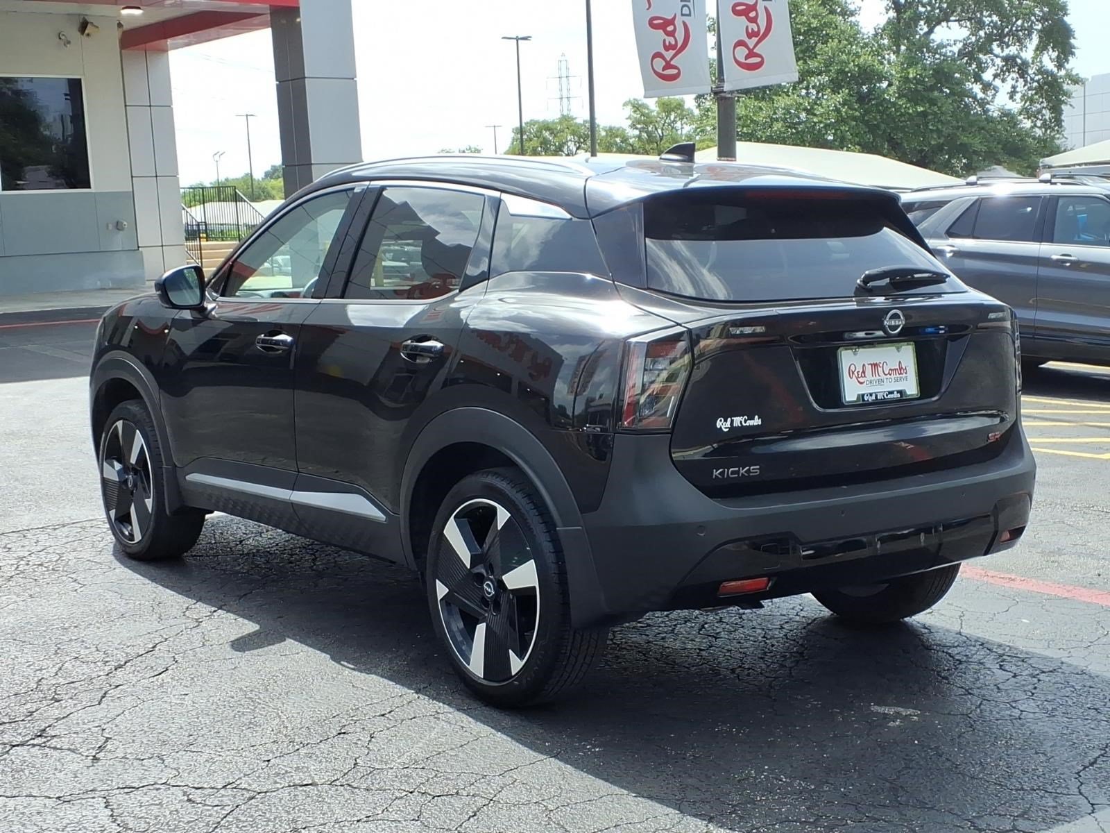 Used 2025 Nissan Kicks SR FWD image 8