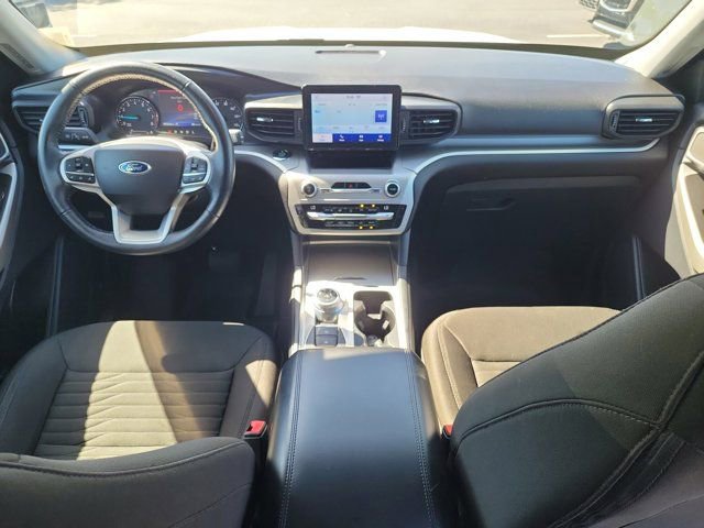 Used 2021 Ford Explorer XLT AWD/4WD image 2