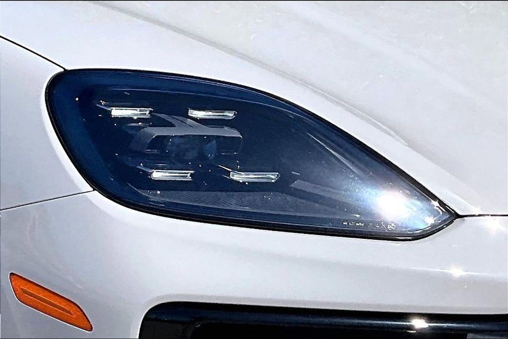 Used 2024 Porsche Cayenne Coupe image 12