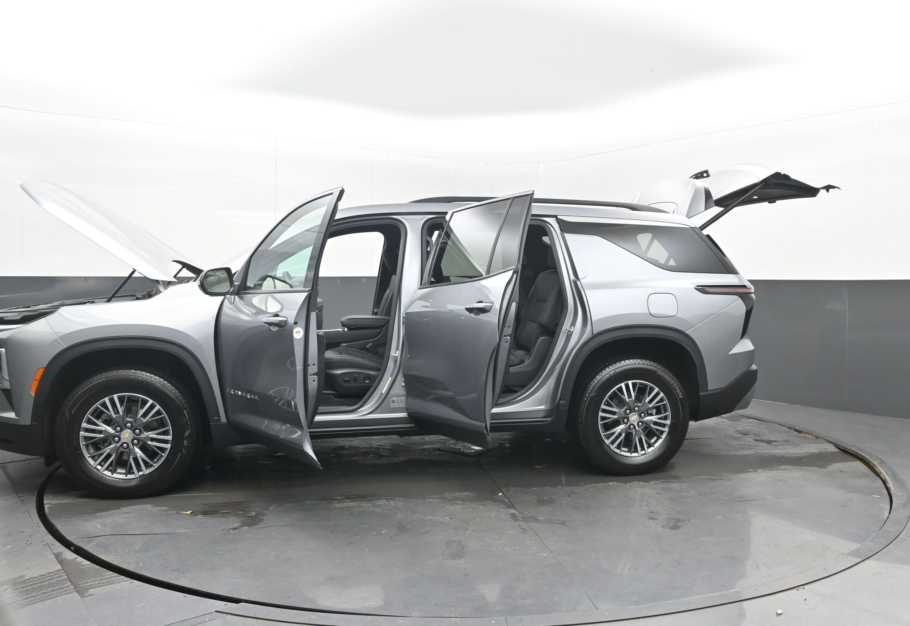 Used 2025 Chevrolet Traverse LT image 30