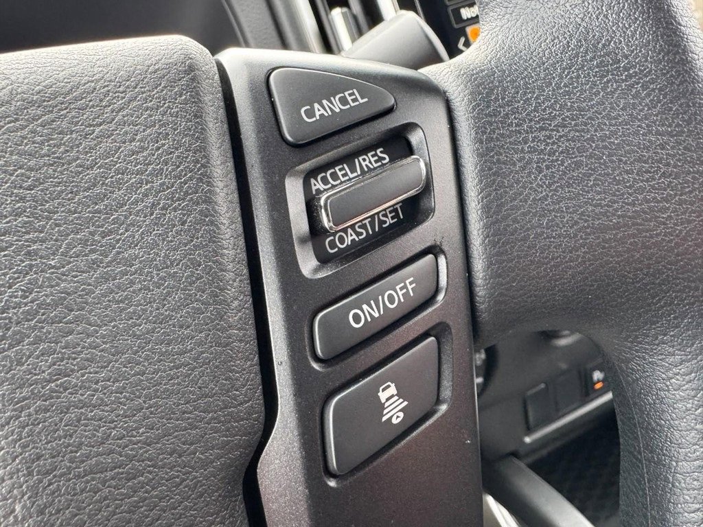 Used 2025 Nissan Frontier SV image 17