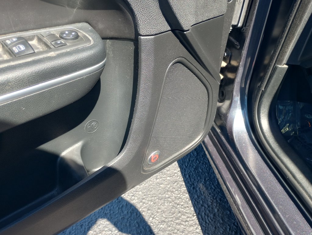 Used 2018 Chrysler 300 S w/ 300S Premium Group RWD image 21