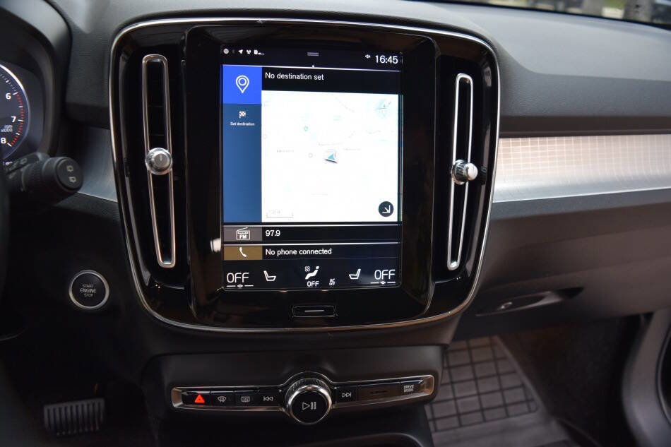 Used 2020 Volvo XC40 T5 Momentum w/ Protection Package Premier image 59