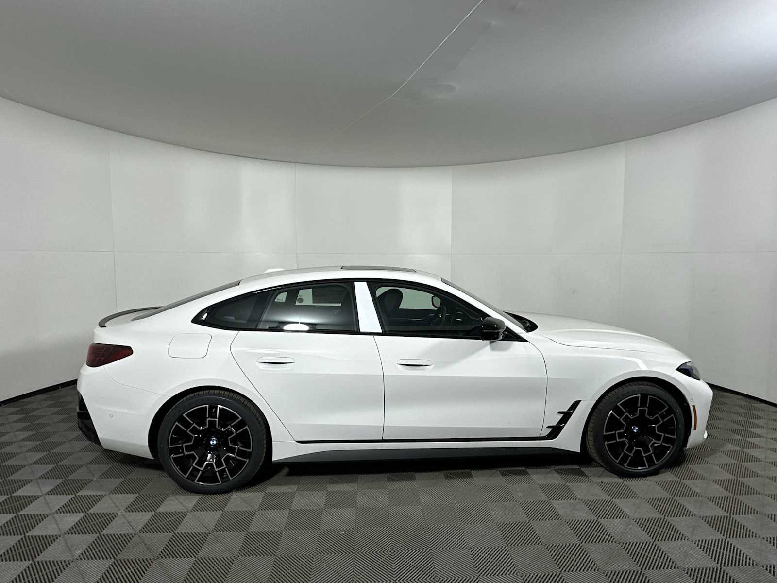 New 2026 BMW i4 xDrive40i w/ M Sport Package image 8