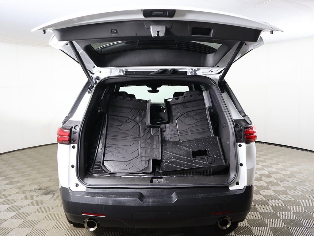 Used 2024 Chevrolet Traverse LT image 16