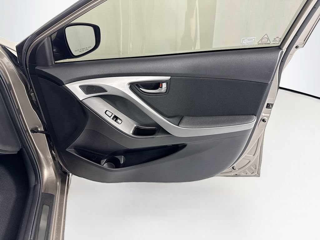 Used 2015 Hyundai Elantra SE w/ Option Group 03 FWD image 25