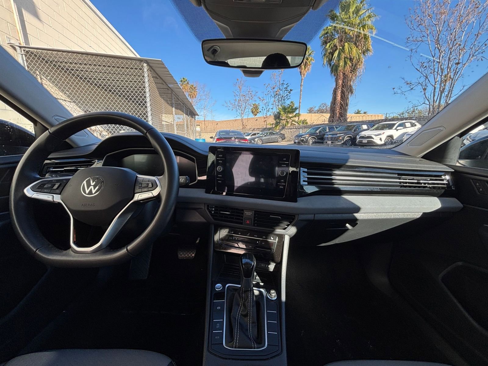 Used 2025 Volkswagen Jetta SE image 34