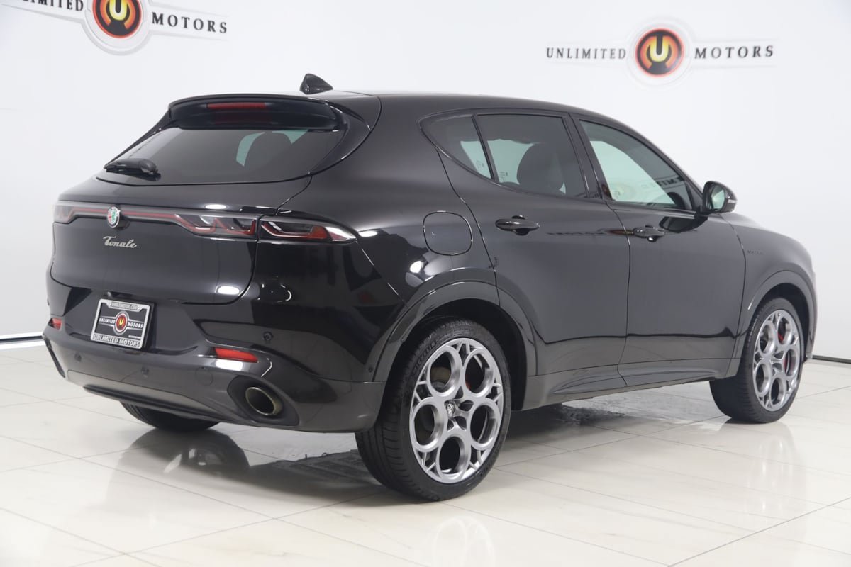 Used 2024 Alfa Romeo Tonale Veloce w/ Active Assist Package AWD/4WD image 3