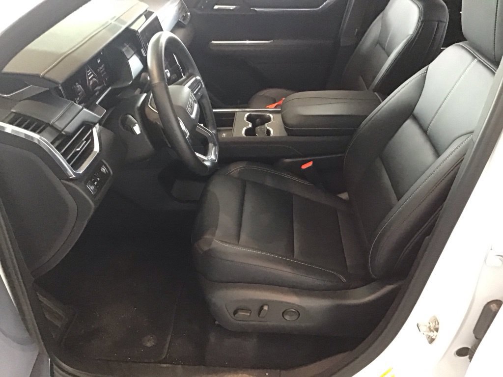 Used 2026 GMC Acadia Elevation w/ Elevation Premium Package FWD image 7