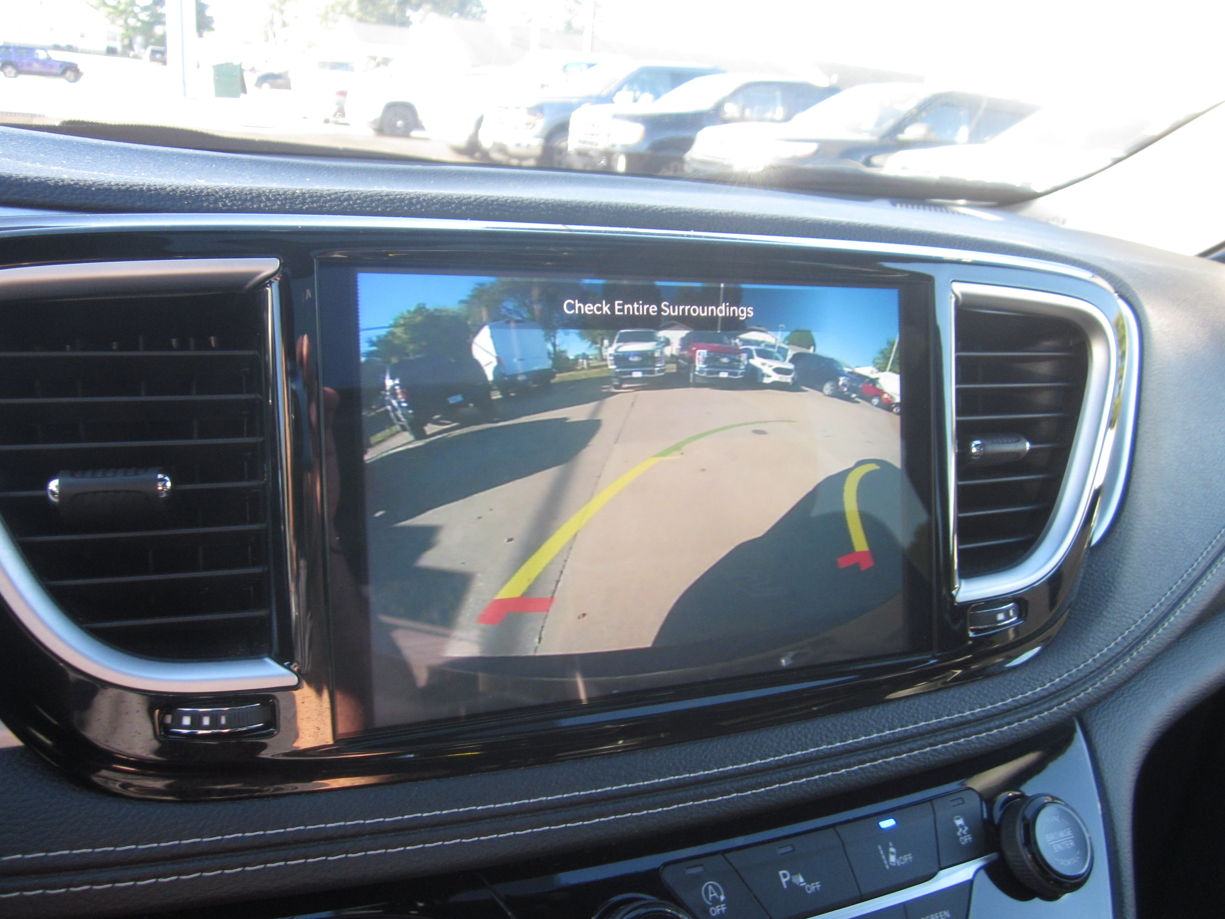 Used 2025 Chrysler Pacifica Limited FWD image 20