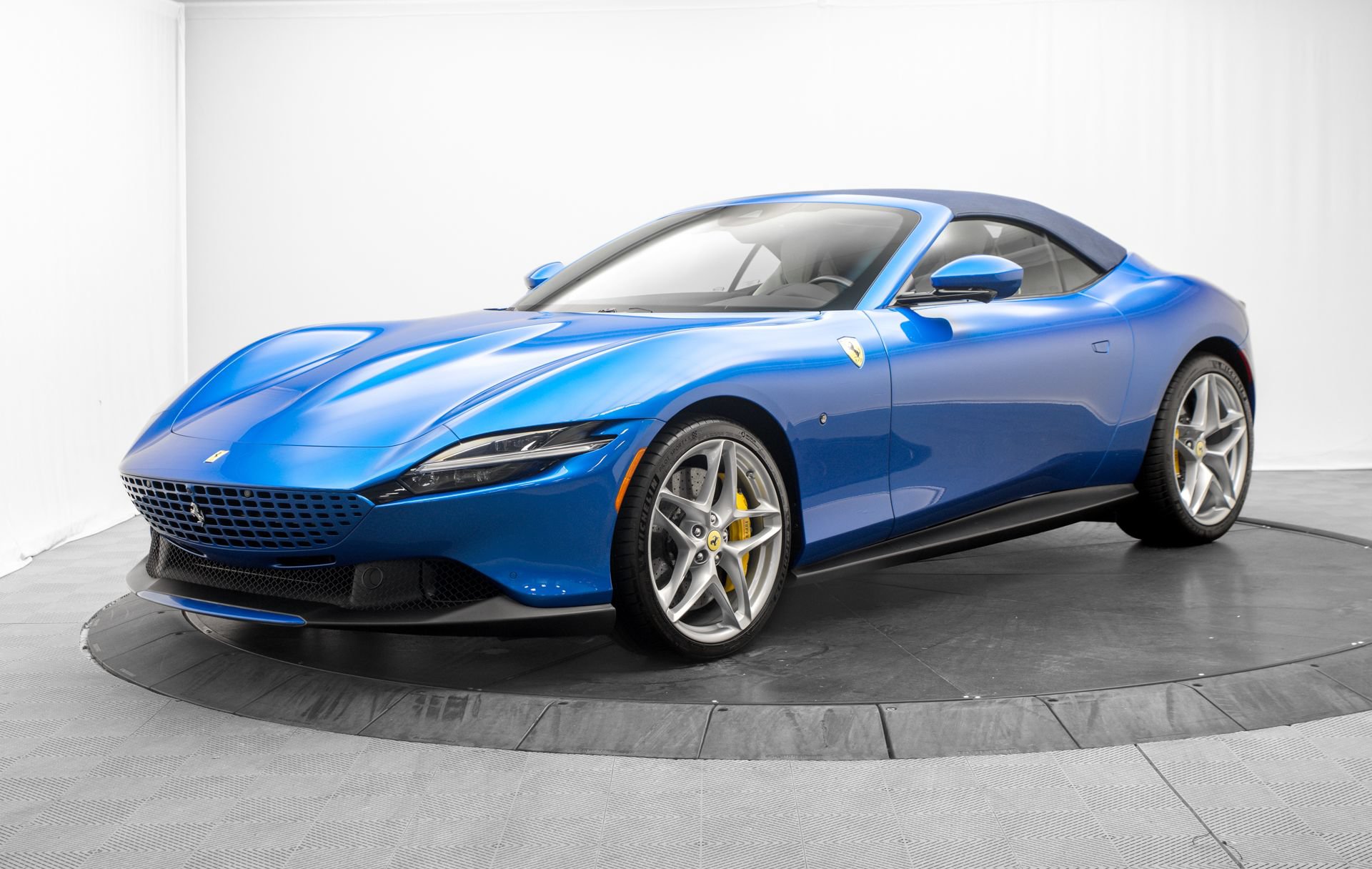 Used 2026 Ferrari Roma Spider RWD image 11