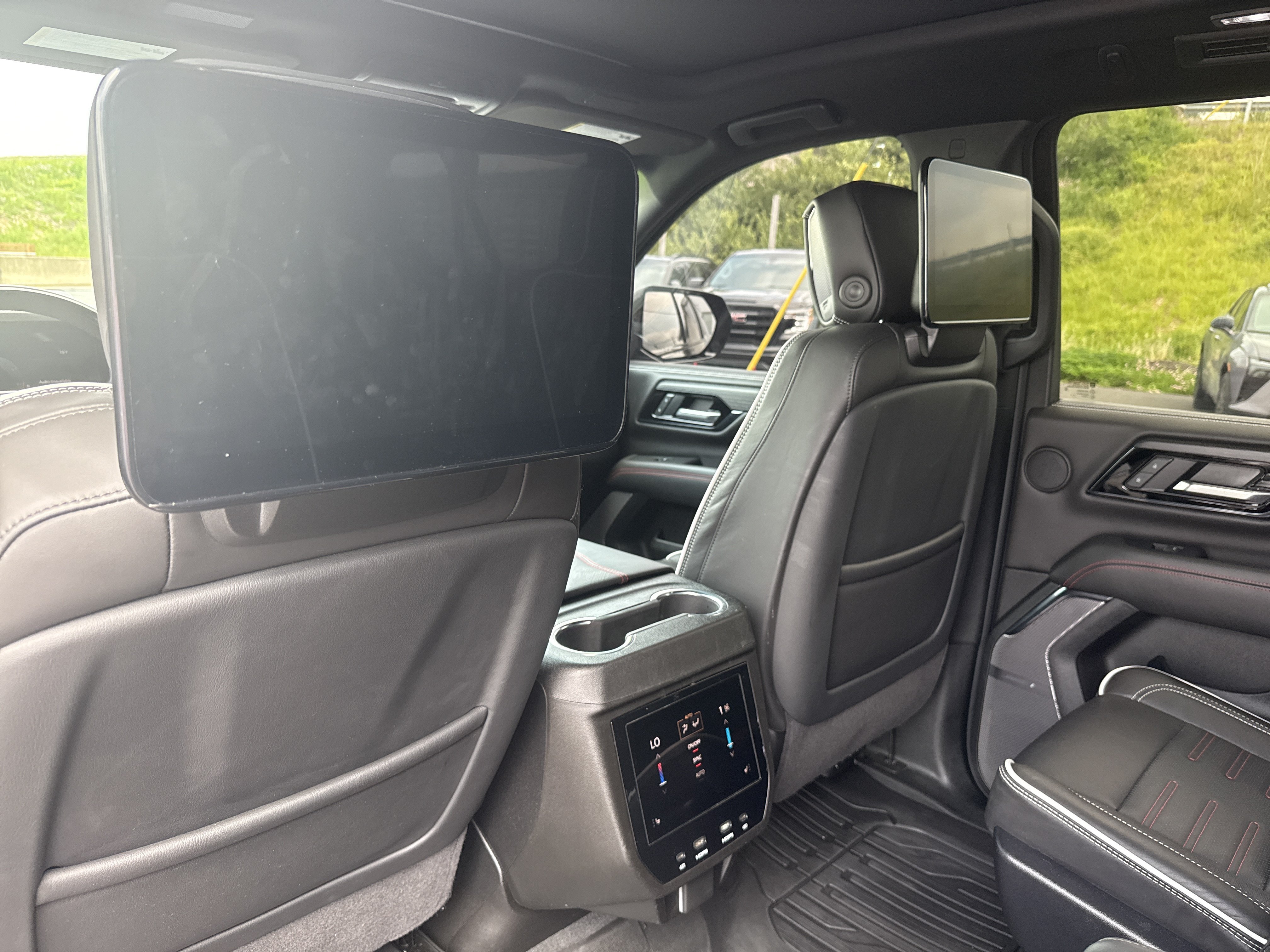 Used 2025 GMC Yukon XL AT4 Ultimate w/ LPO, Floor Liner Package AWD/4WD image 15