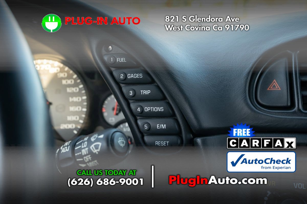 Used 2000 Chevrolet Corvette Coupe w/ Roof Pkg image 17