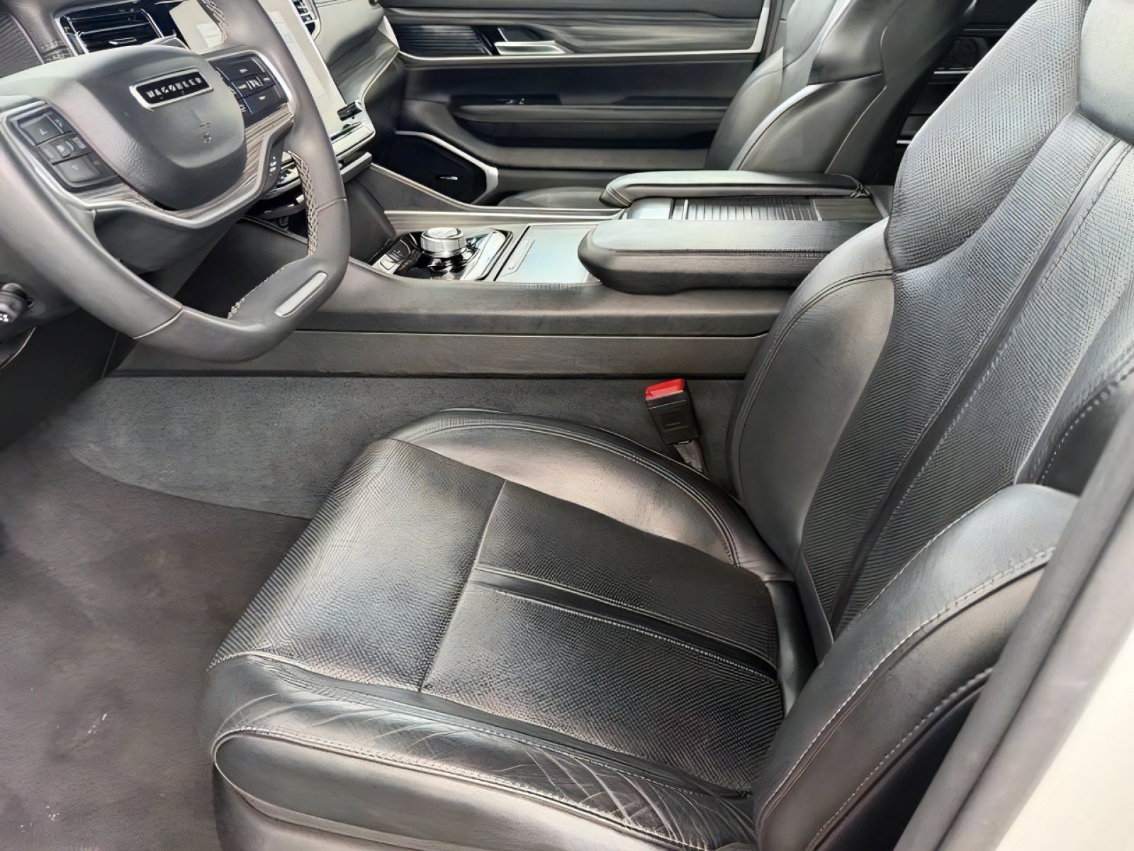 Used 2024 Jeep Wagoneer Series II w/ Flexible Seating Group RWD image 21