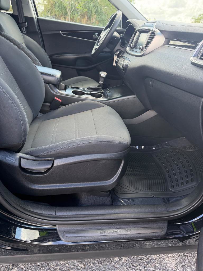 Used 2020 Kia Sorento LX FWD image 5