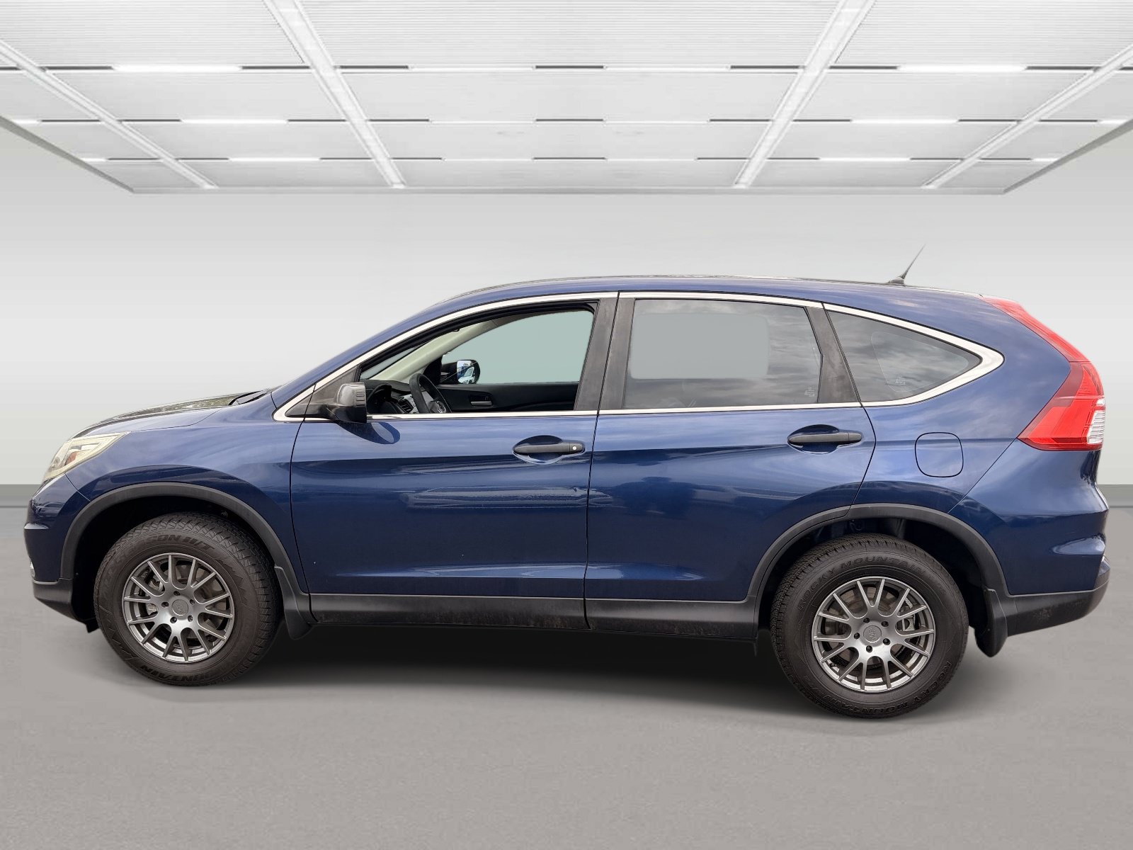Used 2015 Honda CR-V LX image 2