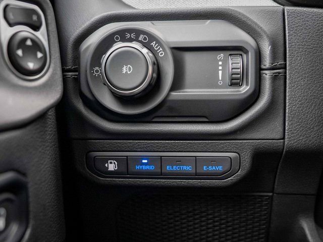 Used 2024 Jeep Wrangler Unlimited Sahara image 31