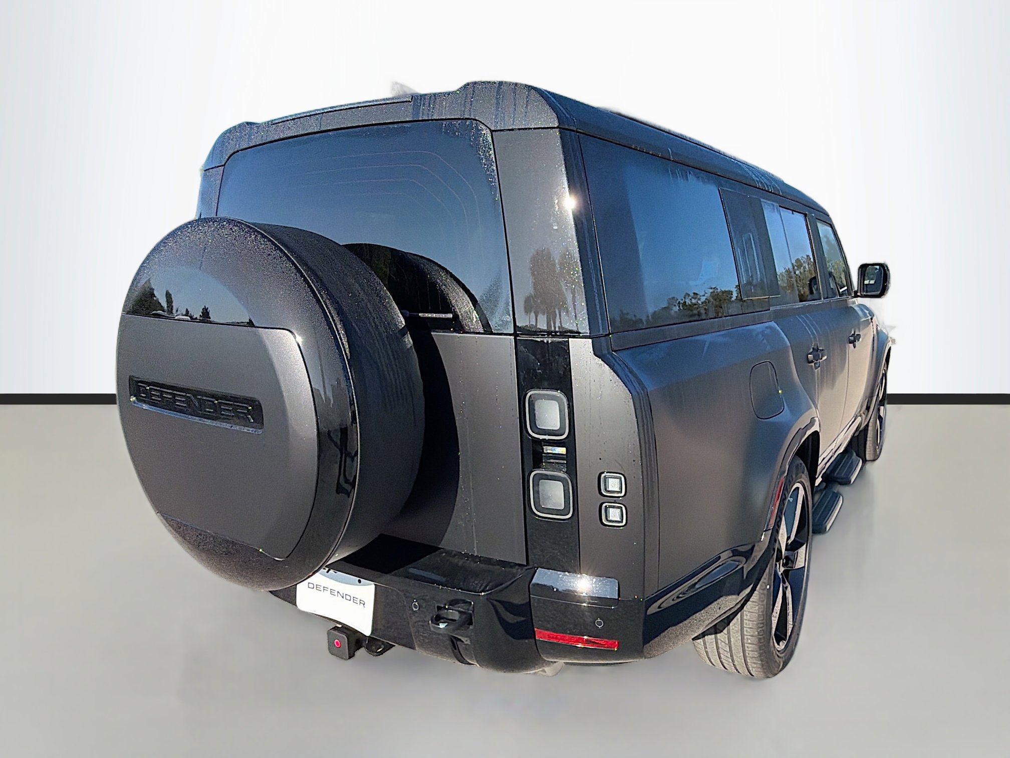 New 2026 Land Rover Defender 130 X-Dynamic SE image 5