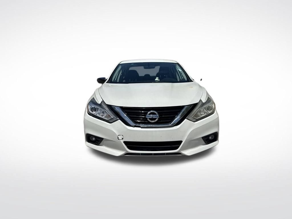 Used 2017 Nissan Altima 2.5 SR w/ Midnight Edition Package FWD image 3