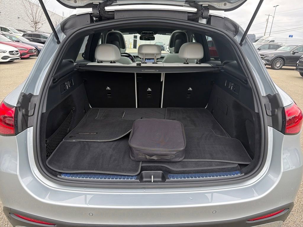 Used 2025 Mercedes-Benz GLC 350e 4MATIC image 30