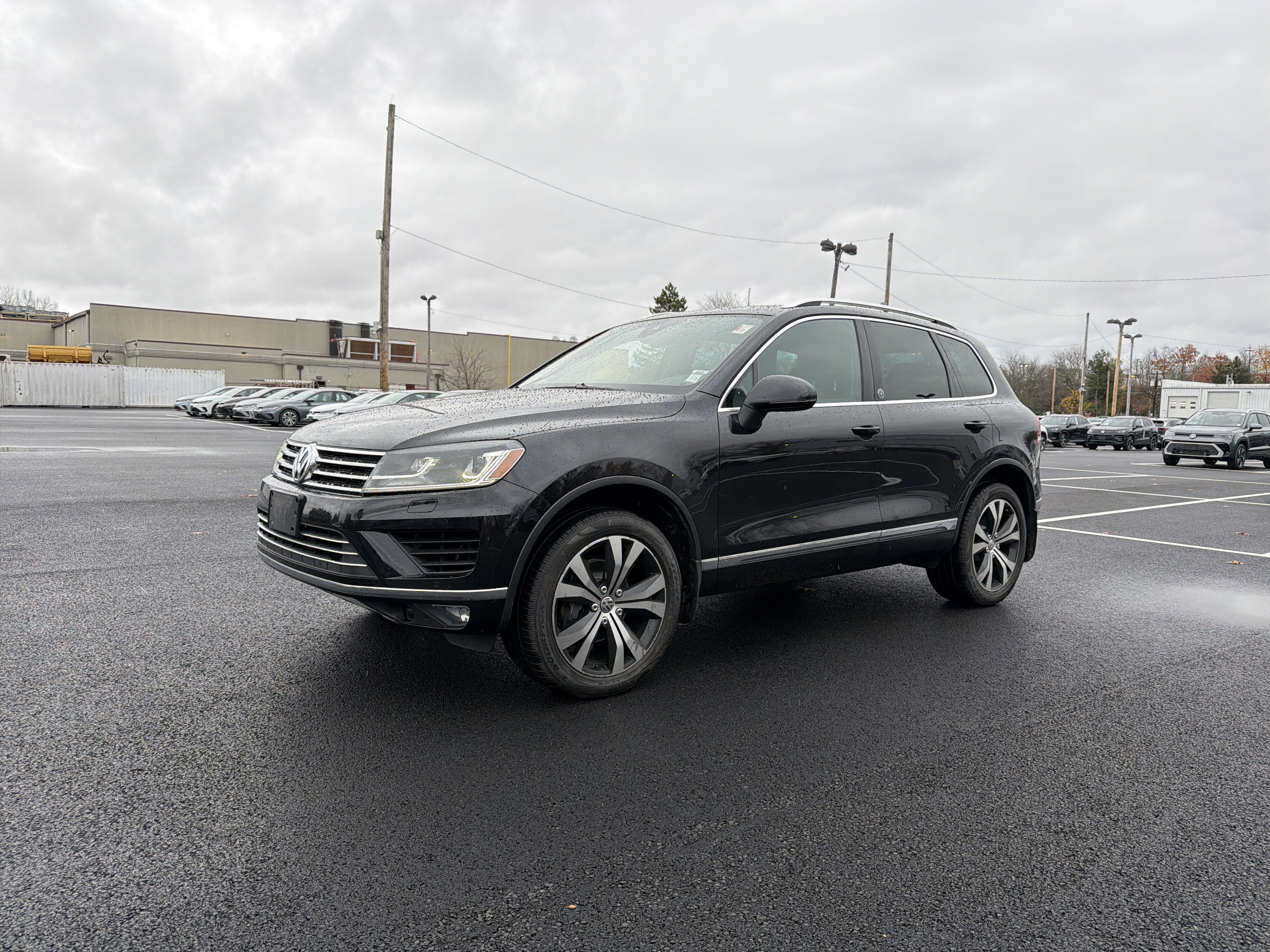 Used 2017 Volkswagen Touareg V6