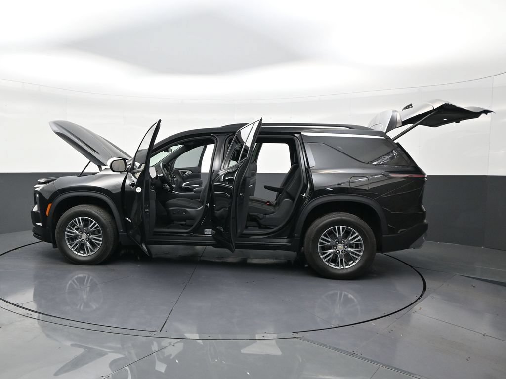 Used 2025 Chevrolet Traverse LT FWD image 27