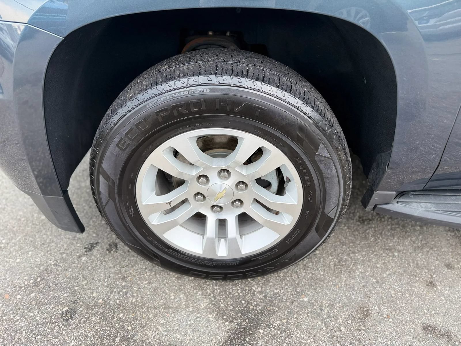 Used 2019 Chevrolet Suburban LT RWD image 2