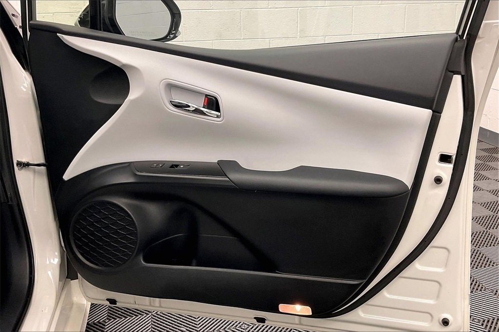 Used 2017 Toyota Prius Prime Plus image 22