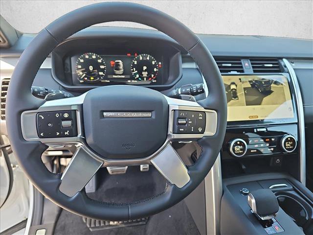 Used 2025 Land Rover Discovery Dynamic SE AWD/4WD image 19