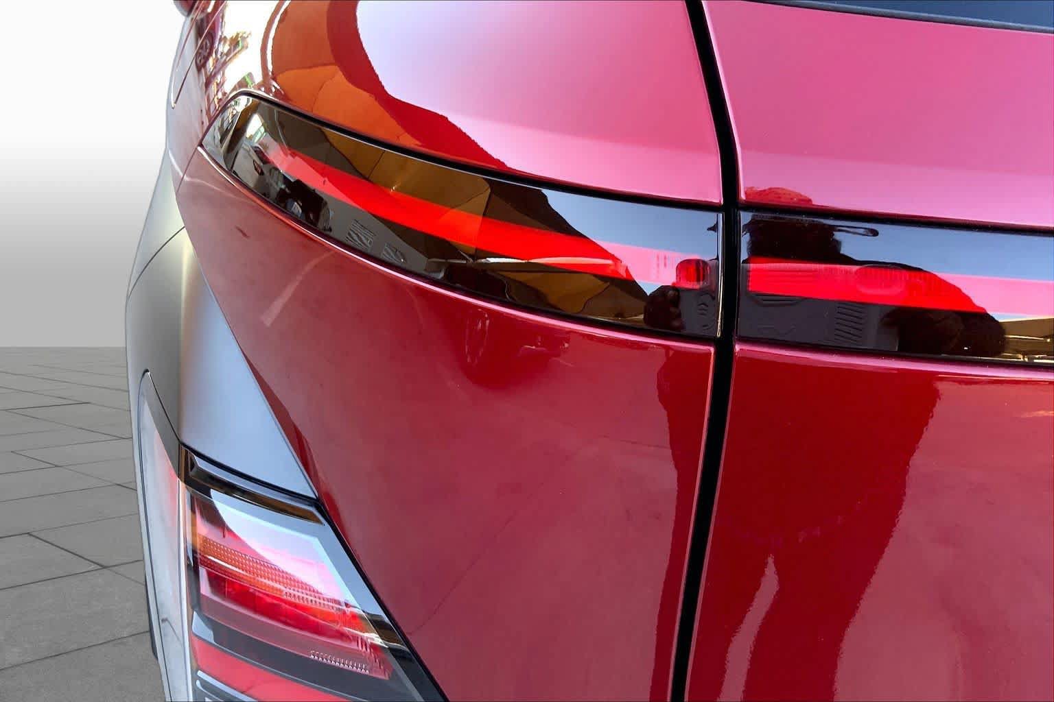 Used 2025 Hyundai Kona Limited FWD image 28