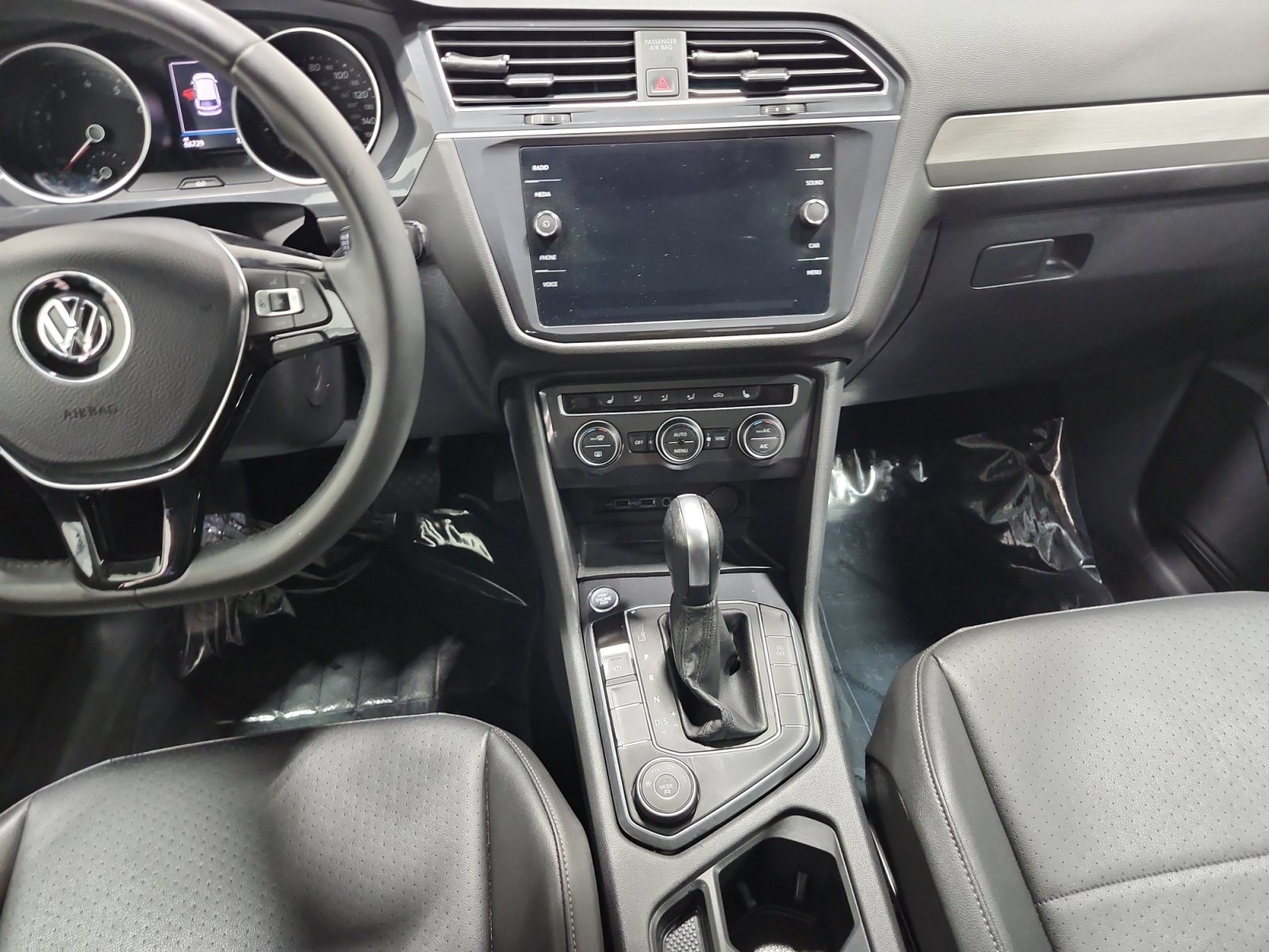 Used 2020 Volkswagen Tiguan SE w/ Panoramic Sunroof Package AWD/4WD image 11