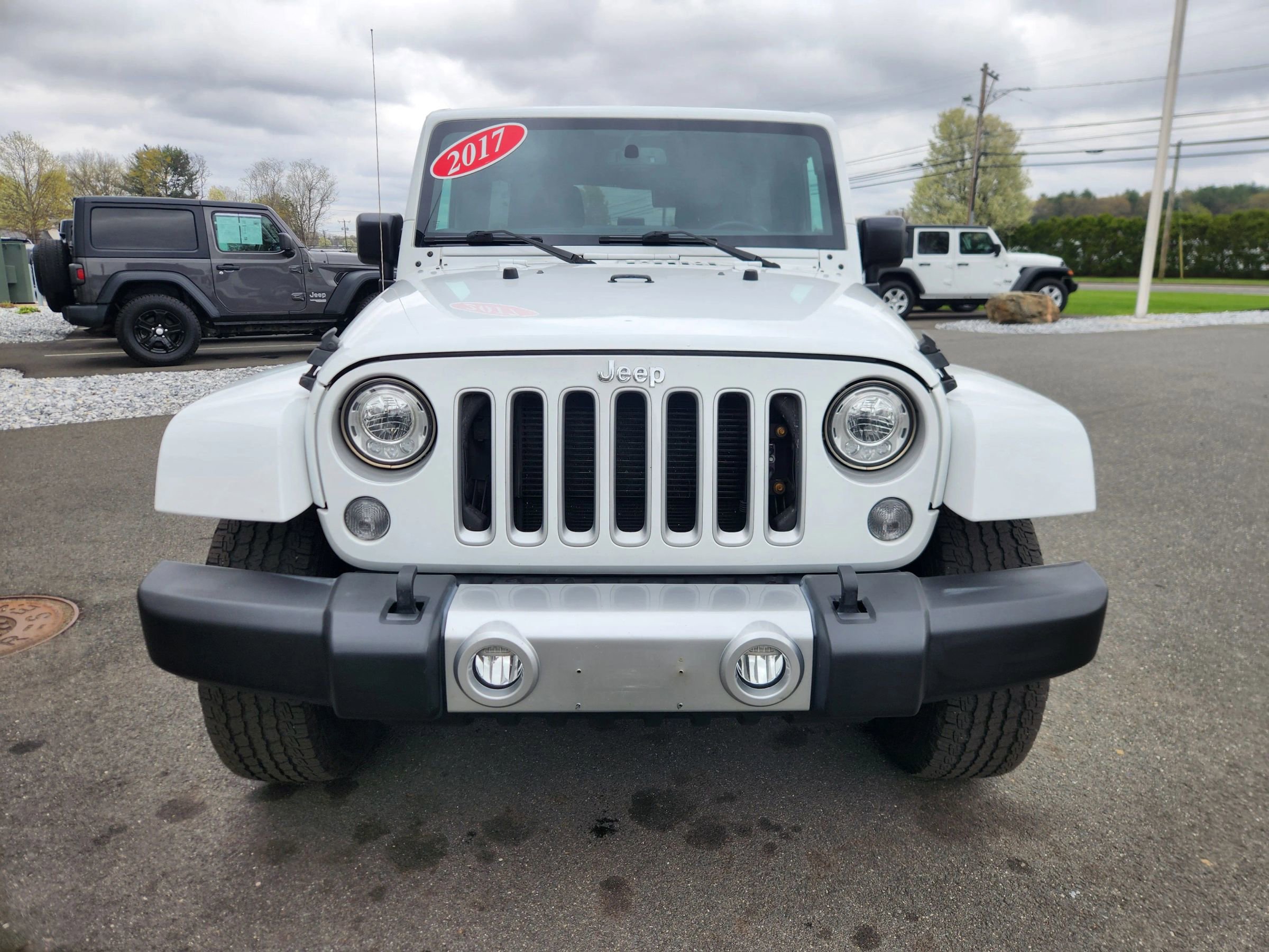 Used 2017 Jeep Wrangler Unlimited Sahara w/ Dual Top Group AWD/4WD image 20