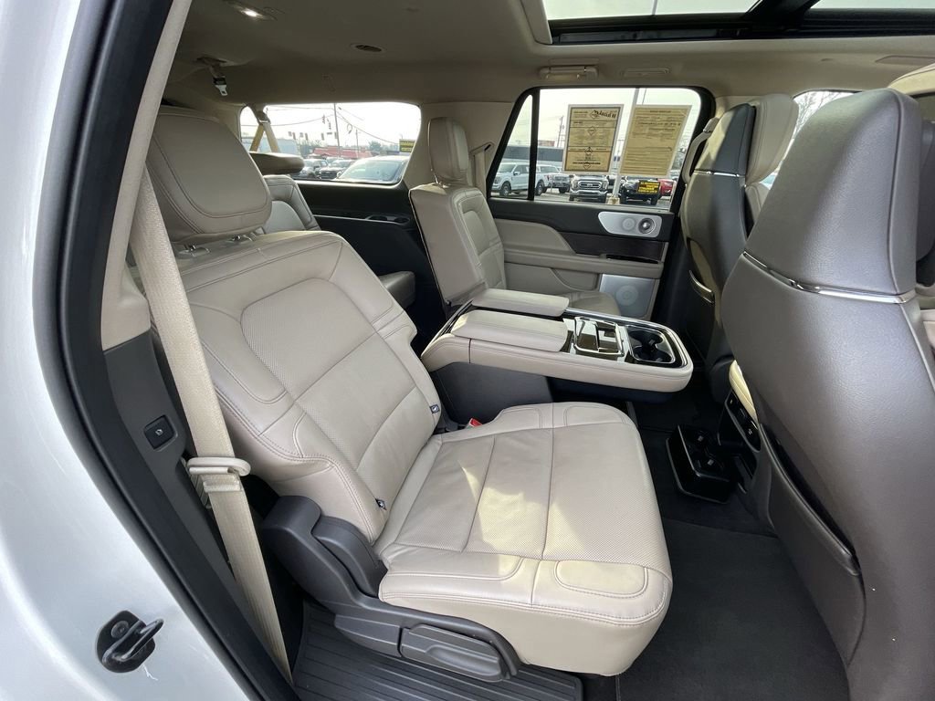 Used 2024 Lincoln Navigator L Reserve AWD/4WD image 27