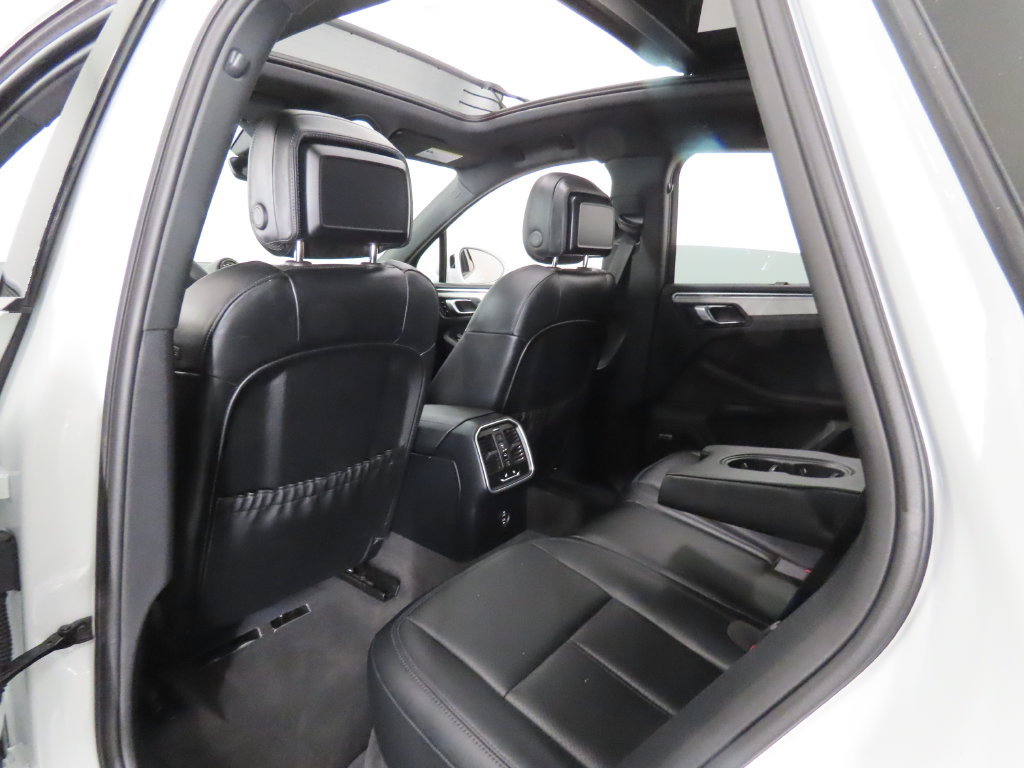 Certified 2026 Porsche Macan AWD/4WD image 46