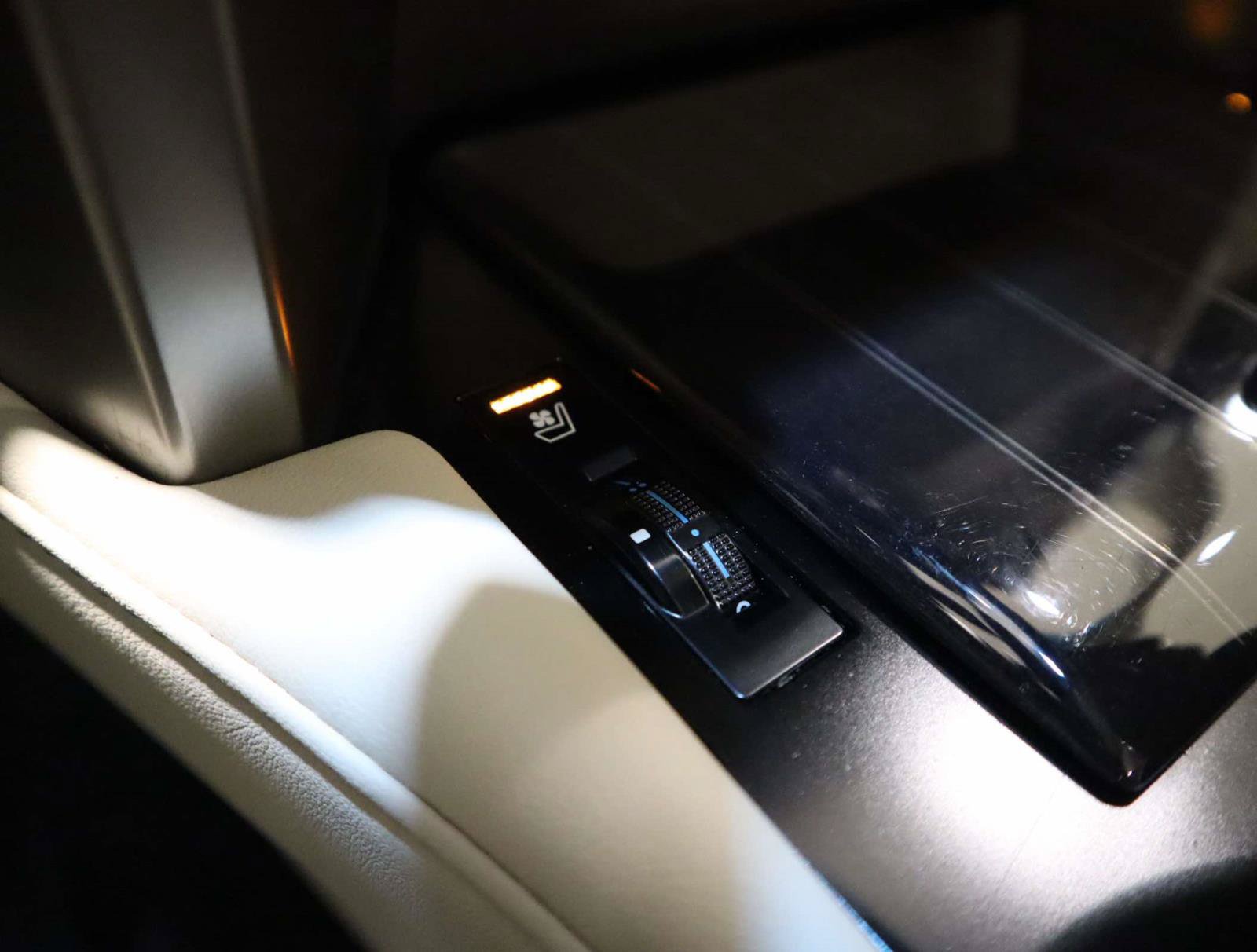 Used 2020 Lexus GX 460 Premium w/ Premium Package AWD/4WD image 32