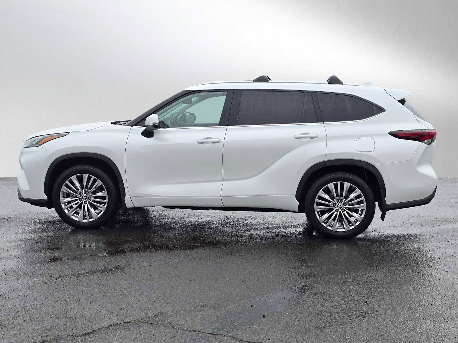 Used 2024 Toyota Highlander Platinum AWD/4WD image 7