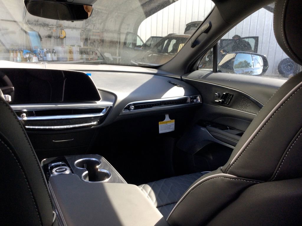 New 2026 Cadillac Lyriq V image 33