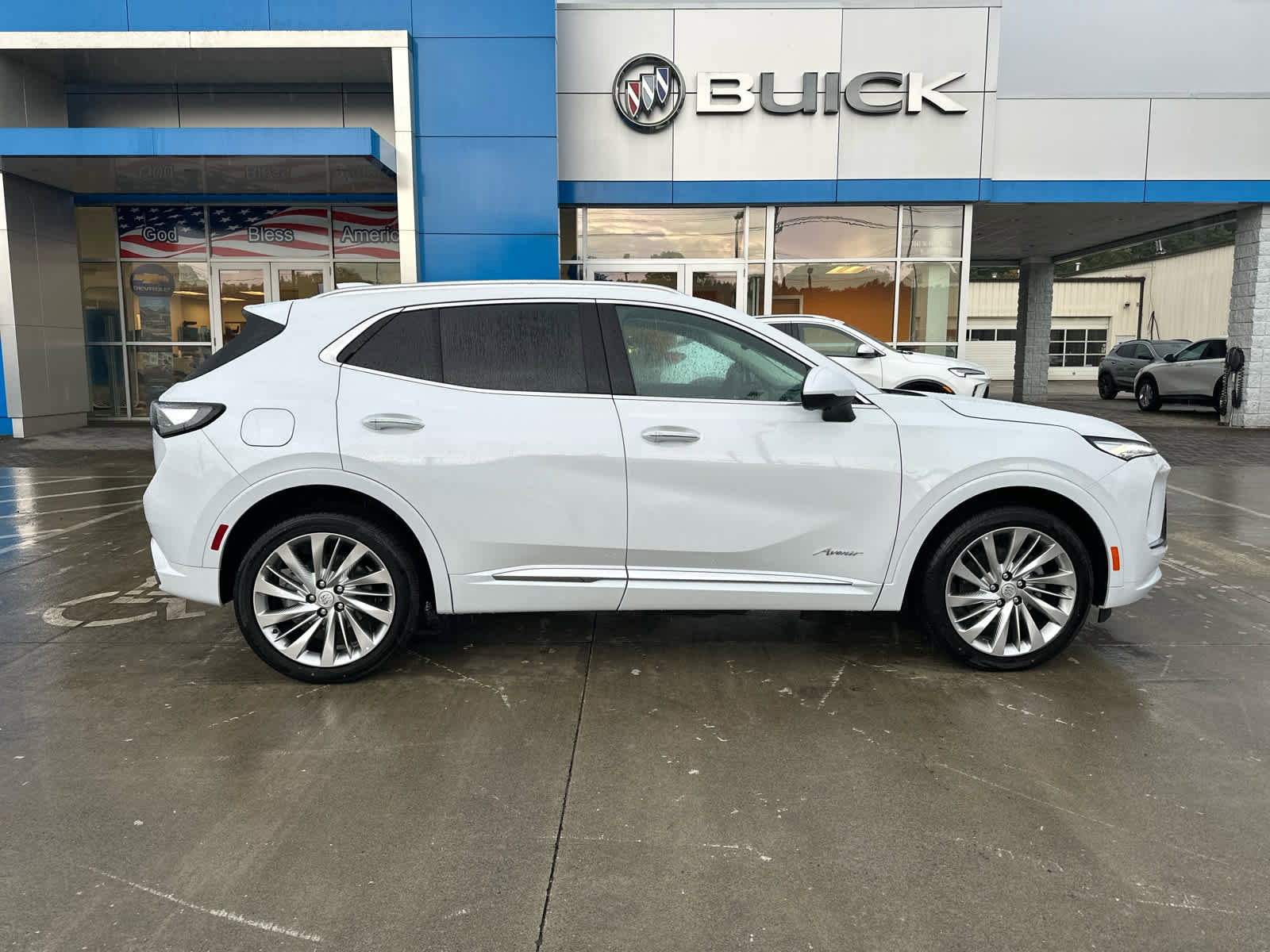 New 2025 Buick Envision Avenir image 2