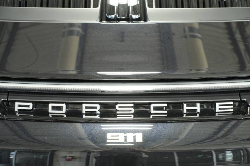 Certified 2025 Porsche 911 Carrera RWD image 42
